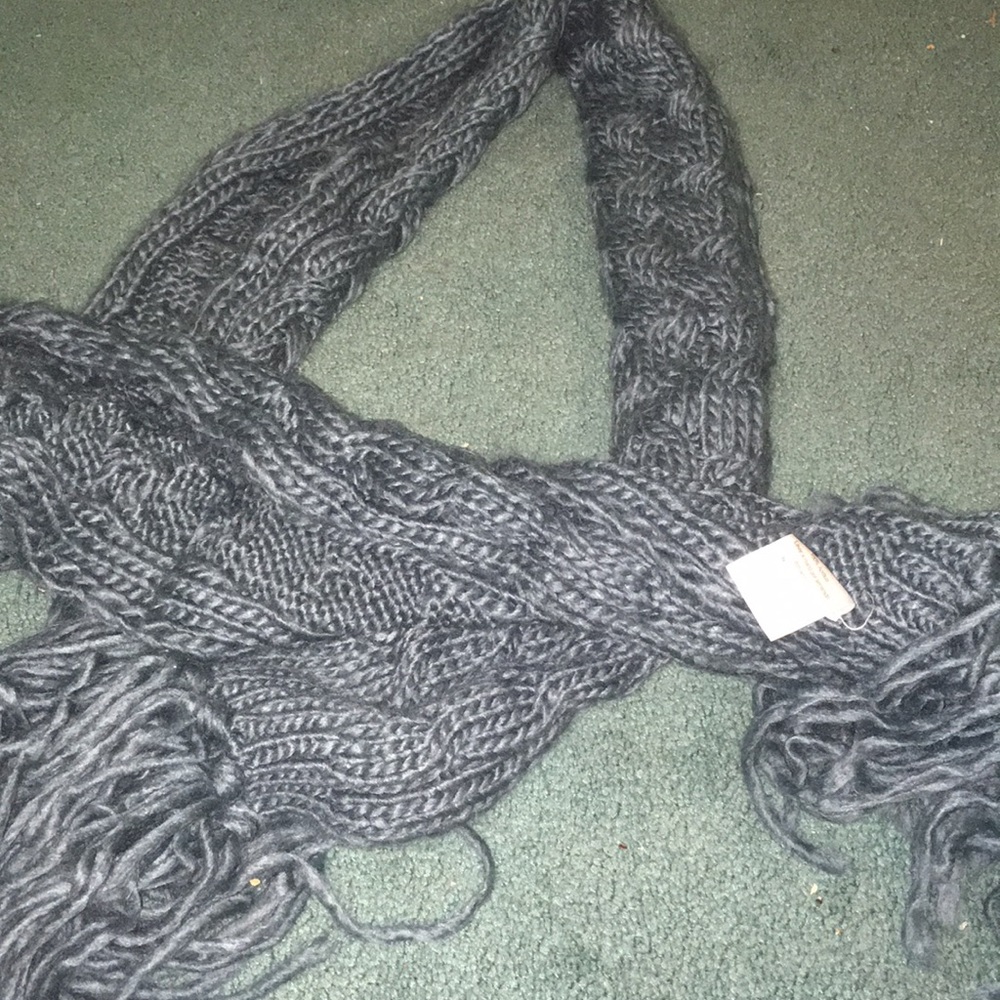 Long scarf